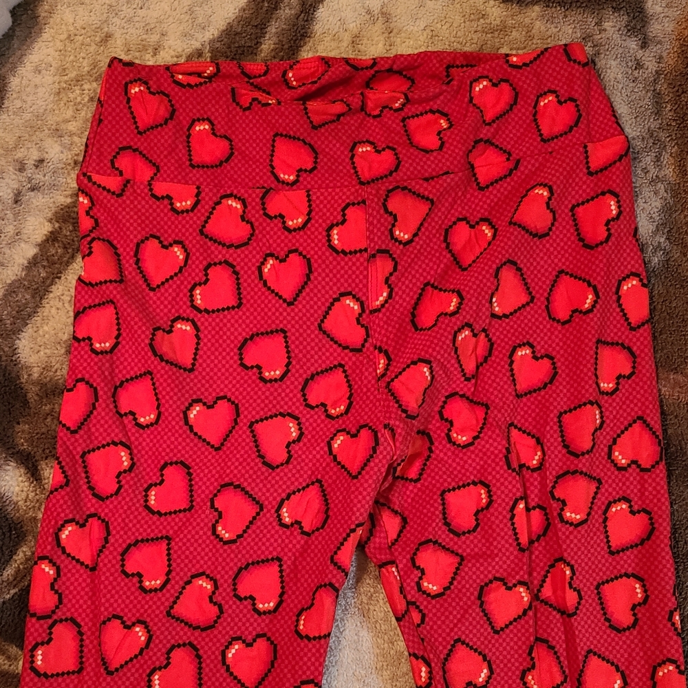 LuLaRoe Valentines Day/heart leggings